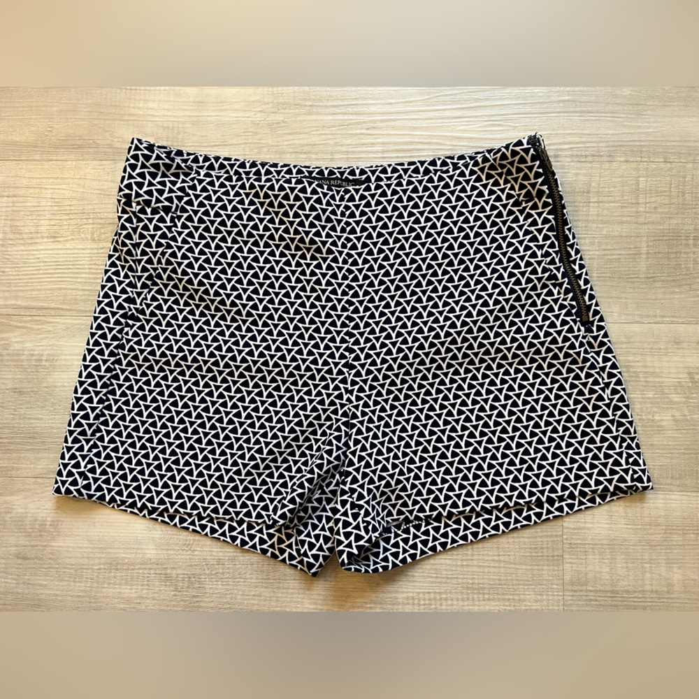 EUC Banana Republic Navy Pattern Shorts